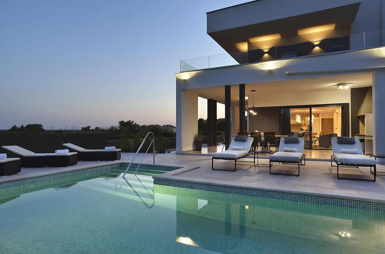 Villa Una In Pula With Heated Pool And Whirlpool