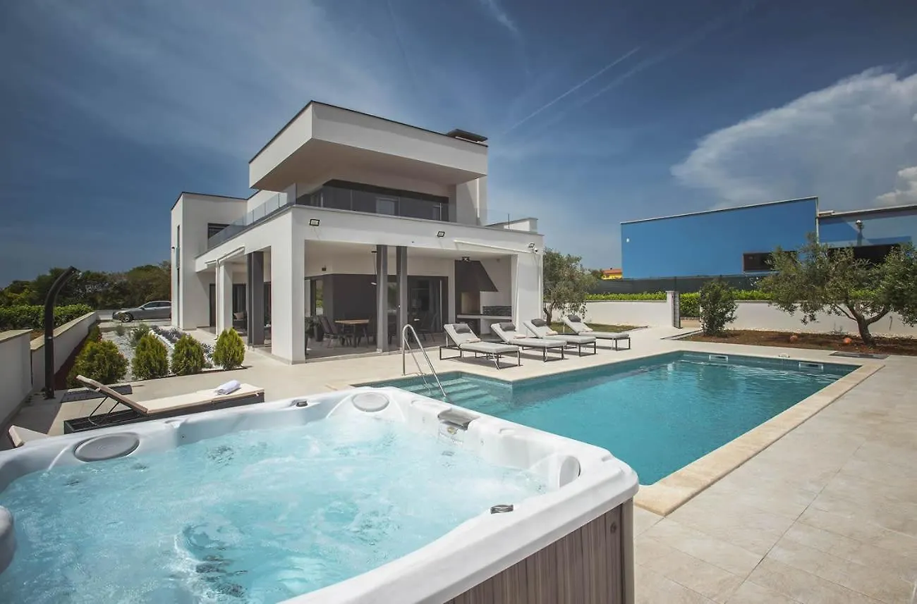 Villa Una In Pula With Heated Pool And Whirlpool