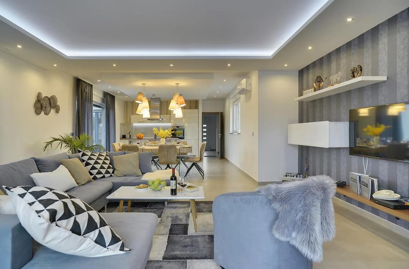 Villa Una In Pula With Heated Pool And Whirlpool 0*,  Croacia